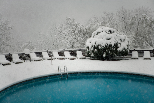 Snow swimming-pool